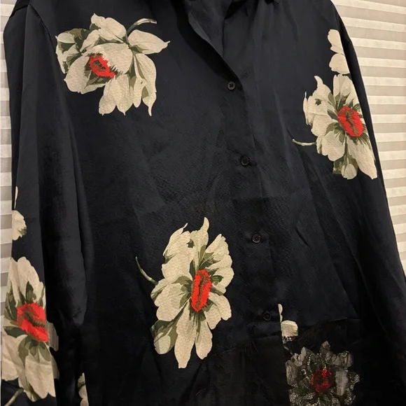 VINCE.‎ Gardenia Floral Print Tie Sleeve Silk Blouse w/added Lace Hem - Size M - Picture 3 of 8